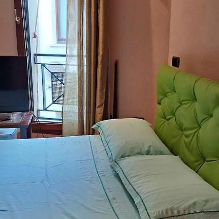 Apartamento Live The History- A Due Passi Dal Castello Ferrara Exterior foto