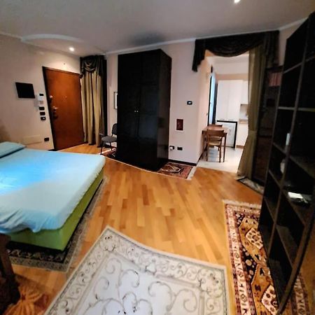 Apartamento Live The History- A Due Passi Dal Castello Ferrara Exterior foto