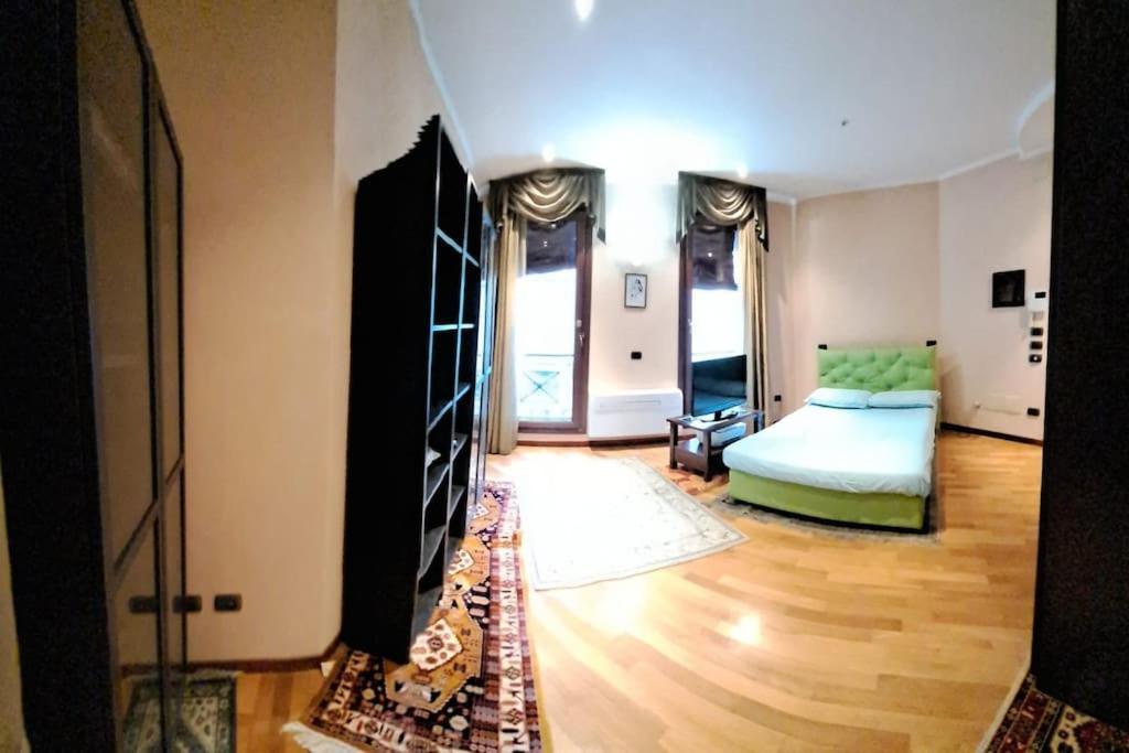 Apartamento Live The History- A Due Passi Dal Castello Ferrara Exterior foto