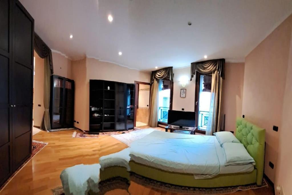Apartamento Live The History- A Due Passi Dal Castello Ferrara Exterior foto