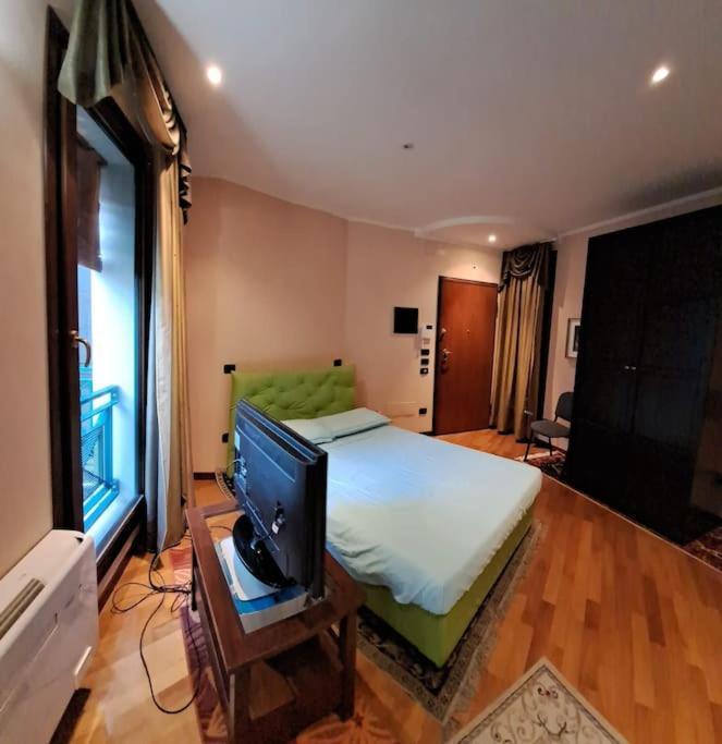 Apartamento Live The History- A Due Passi Dal Castello Ferrara Exterior foto